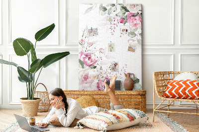 Kurken prikbord met bloemenpatroon in delicate roze tinten