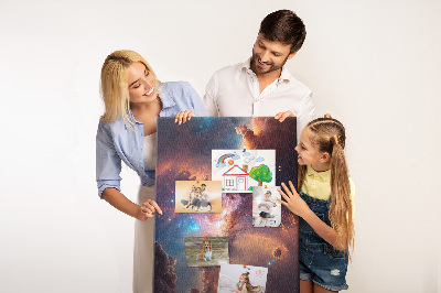 Memobord van kurk met motief van een kleurrijk sterrenstelsel