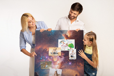Memobord van kurk met motief van een kleurrijk sterrenstelsel