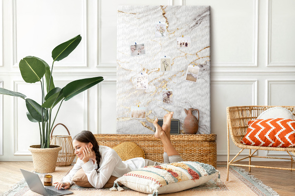 Prikbord van kurk in elegant marmer met gouden aderen