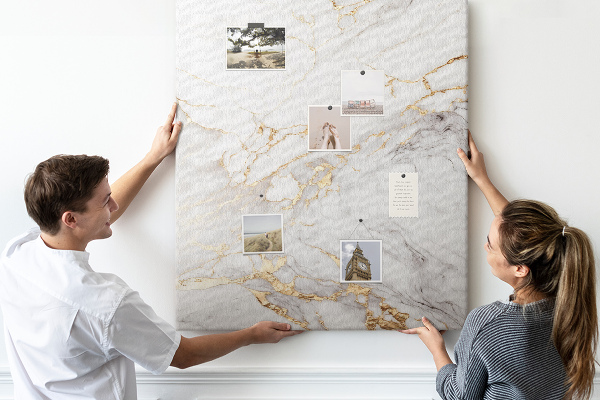 Prikbord van kurk in elegant marmer met gouden aderen