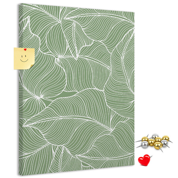 Memobord van kurk met fijne blaadjes op een groene achtergrond