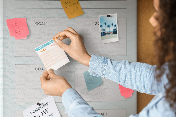 Kurk prikbord met chevron-ontwerp voor doelplanning