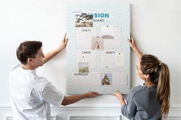 Kurken prikbord visionboard met vier doelcategorieën