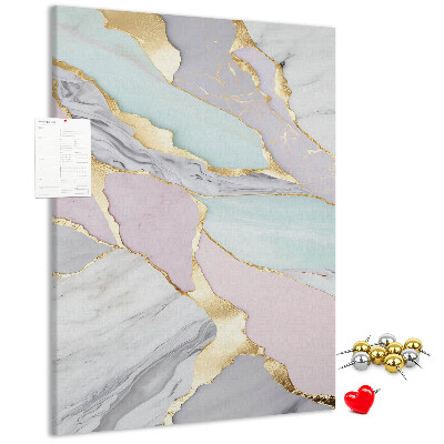 Prikbord van kurk met een elegante combinatie van marmer en pasteltinten