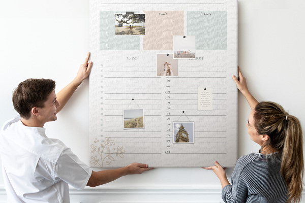 Prikbord van kurk dagplanner met kleurrijke secties