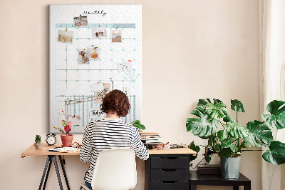 Kurken memobord met maandelijkse planning en bloemenprint