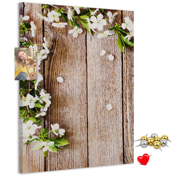 Kurk met print bloemen op een achtergrond van houten planken