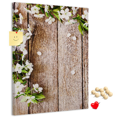 Kurk met print bloemen op een achtergrond van houten planken