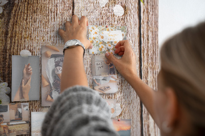 Kurk met print bloemen op een achtergrond van houten planken