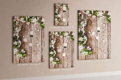 Kurk met print bloemen op een achtergrond van houten planken