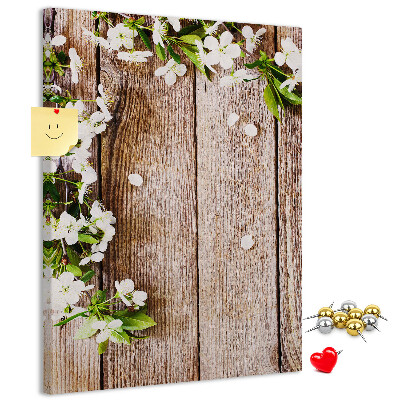 Kurk met print bloemen op een achtergrond van houten planken