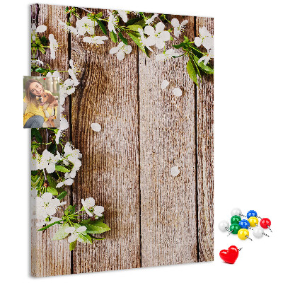 Kurk met print bloemen op een achtergrond van houten planken