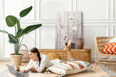 Kurken memobord rustieke planken in een lichte tint