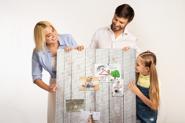 Kurken memobord rustieke planken in een lichte tint