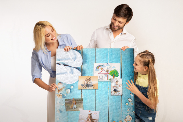 Strandslippers met eigen bedrukking op een blauw board