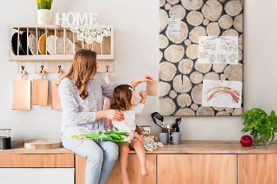 Kurken memobord met houten frame in een natuurlijke opstelling