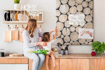 Kurken memobord met houten frame in een natuurlijke opstelling