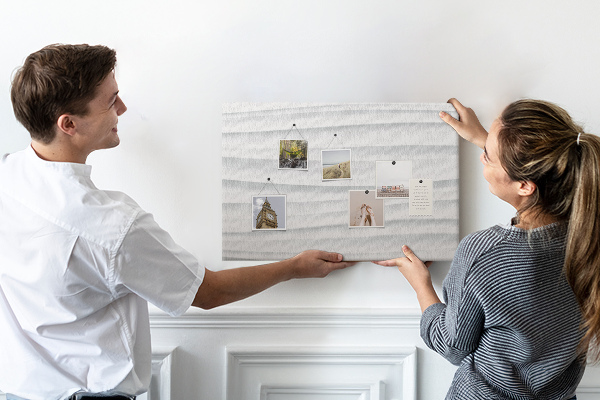 Kurkbord met modern golvend muurtextuurpatroon