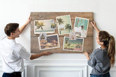 Kurkbord met souvenirfoto's van een tropische vakantie