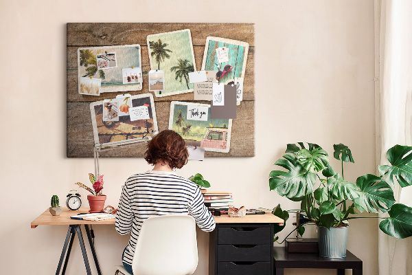 Kurkbord met souvenirfoto's van een tropische vakantie