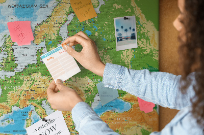 Kurk prikbord met een kaart van Europa en geografische aanduidingen
