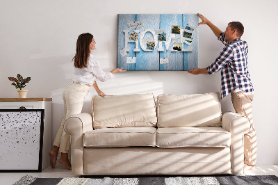 Prikbord stijlvol HOME-opschrift op een blauwe achtergrond