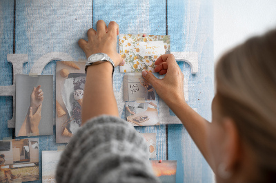 Prikbord stijlvol HOME-opschrift op een blauwe achtergrond
