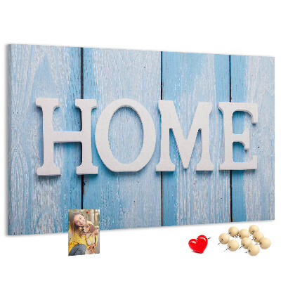 Prikbord stijlvol HOME-opschrift op een blauwe achtergrond