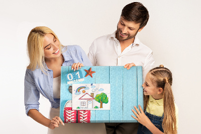 Kurkbord zomerse herinneringen op een blauwe achtergrond