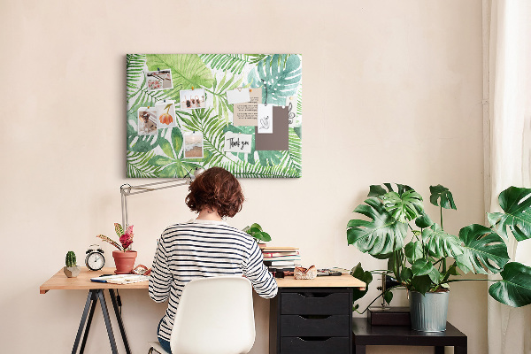 Kurken prikbord met aquarelprint van tropische groene bladeren