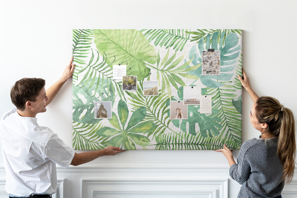 Kurken prikbord met aquarelprint van tropische groene bladeren