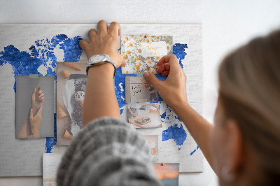 Prikbord wereldkaart in blauwe aquarel