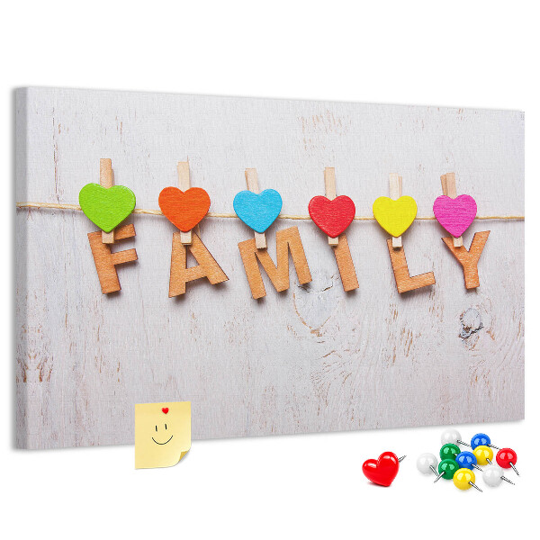 familiehartjes op een houten achtergrond