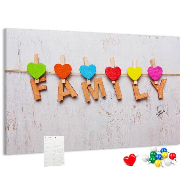 Prikbord familiehartjes op een houten achtergrond