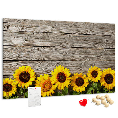Kurkbord met een afbeelding van zonnebloemen op een achtergrond van houten planken