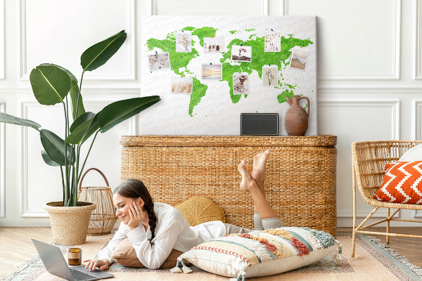 Prikbord wereldkaart in groene gazonstijl