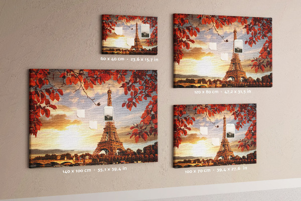 Kurken prikbord met een afbeelding van de Eiffeltoren in een herfstlandschap
