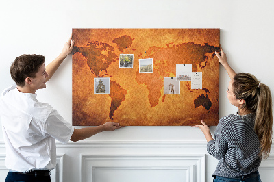 Prikbord met kaart van de oude wereld op een bruine achtergrond