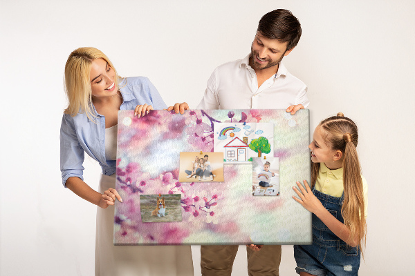Prikbord met afbeelding van bloemtakken in pasteltinten