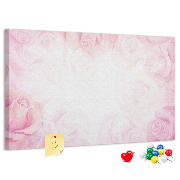 met een achtergrond van fijne roze rozen
