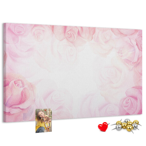 Kurk prikbord met een achtergrond van fijne roze rozen