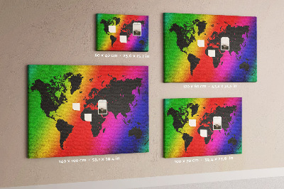 Kurkbord wereldkaart in regenboogkleuren