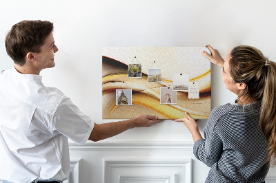 Prikbord met gouden golven op een neutrale achtergrond