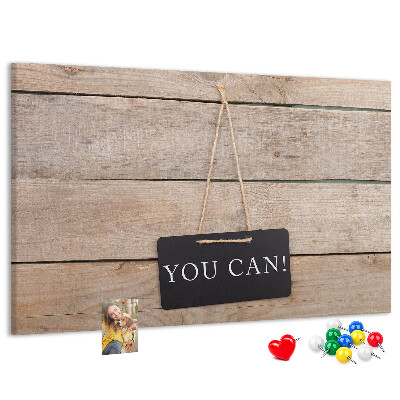 Kurk prikbord met een motiverend motief op een houten achtergrond