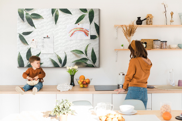 Prikbord met een delicate en minimalistische bladerenprint