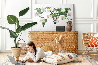 Kurkbord met een groene wereldkaart inclusief vegetatie