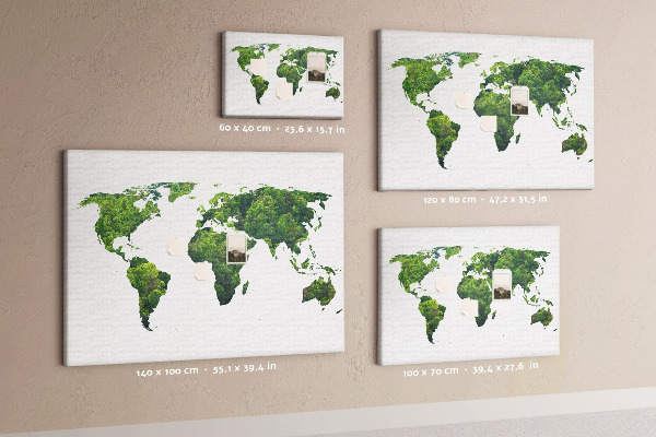 Kurkbord met een groene wereldkaart inclusief vegetatie