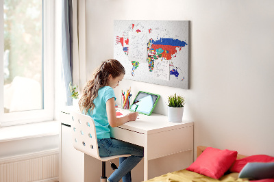 Kurkbord wereldkaart met landvlaggen