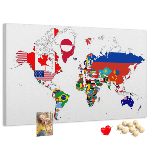 Kurkbord wereldkaart met landvlaggen